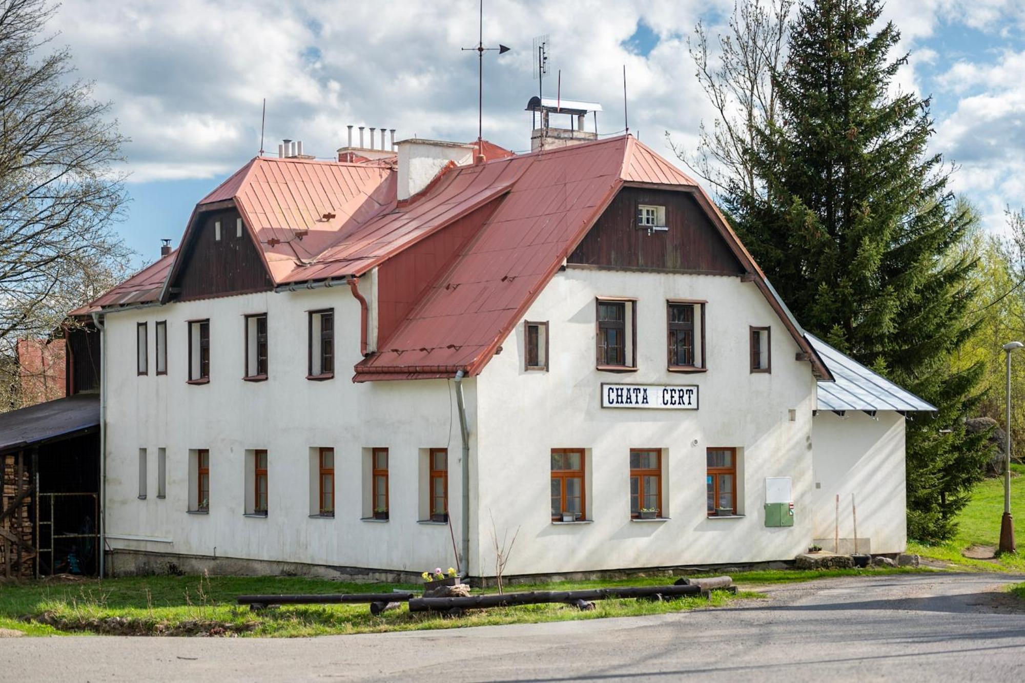Chata Cert Josefŭv Dŭl Esterno foto